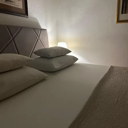 דירה Old Town House Manosa *