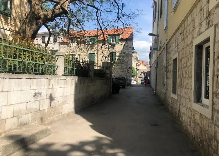 아파트 Old Town House Manosa